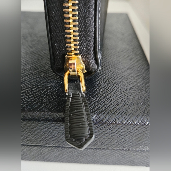 Authentic PRADA Vitello Zip Black Gold Saffiano Leather Wallet WOC Clutch‎ - Picture 6 of 15